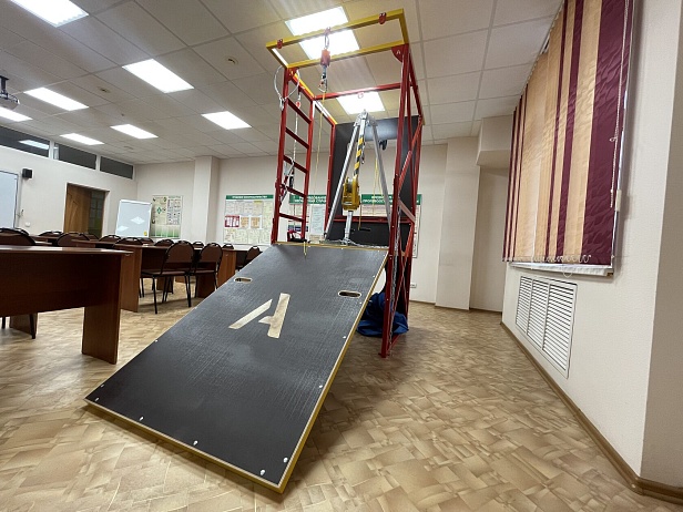 г. Нижнекамск. ЧОУ ДПО «Безопасность труда» рады сообщить что в Нижнекамске открылся первый наш сертифицированный полигон "АЛЬПИНИСТ" для отработки навыков безопасных работ на высоте.